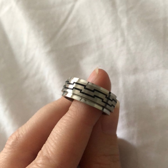 Stainless Steal Fidget Spinner Ring - Picture 1 of 3